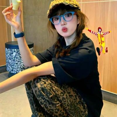 记忆女神的女儿们 海报